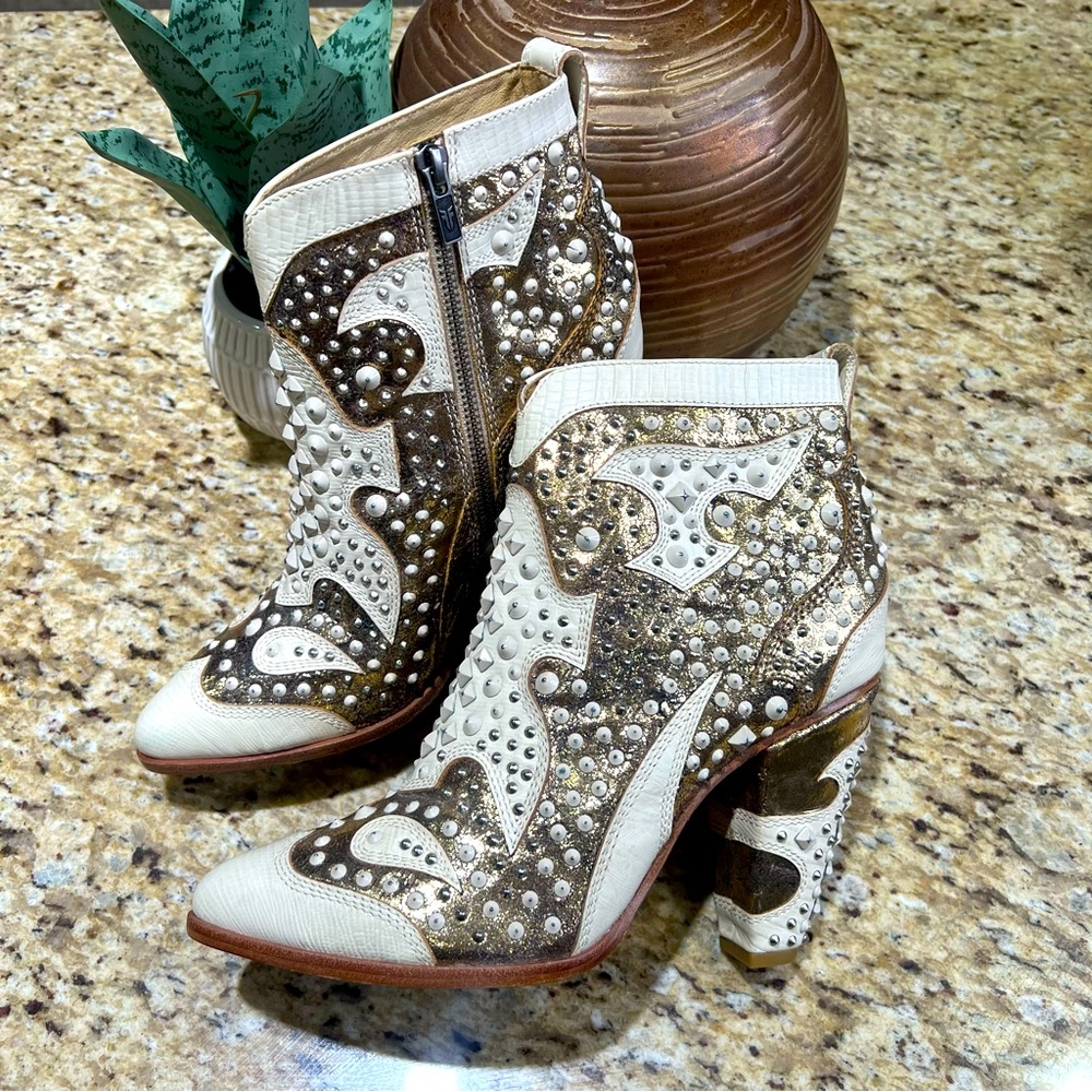 Frye White Leather Remy Studded & Beaded Gold Silver Block Heel Ankle Boots 9.5M